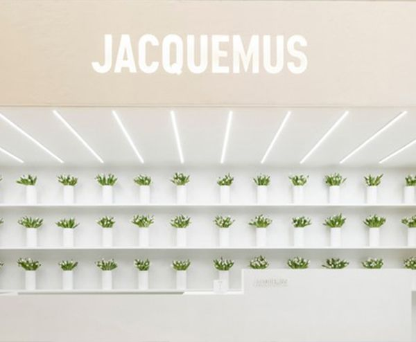 Jacquemus - Un café et un marché aux fleurs